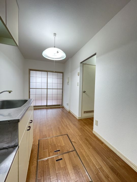 サニーハウス101号室の玄関