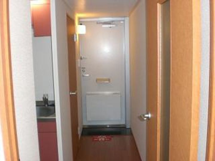 レオパレスアイリスの玄関