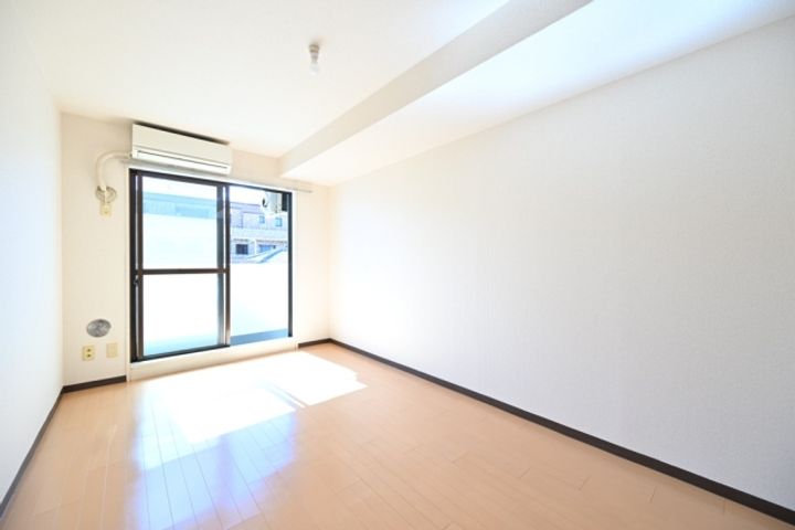 東京都武蔵野市中町3丁目の賃貸マンションの居間
