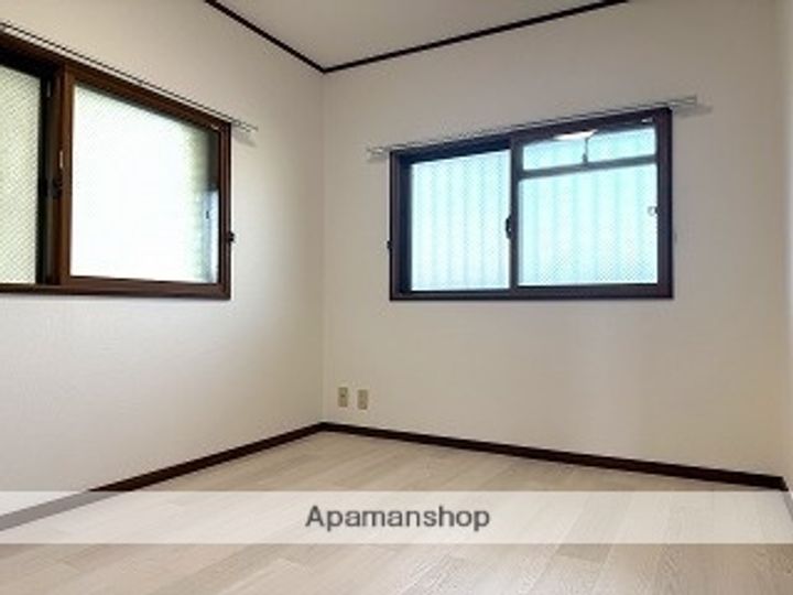 東京都西東京市芝久保町1丁目の賃貸マンションの居間