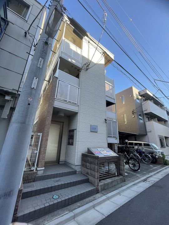 レオパレスメゾン錦の外観