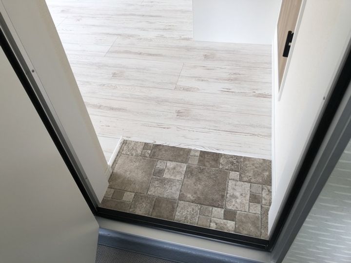 東京都墨田区東向島4丁目の賃貸アパートの玄関