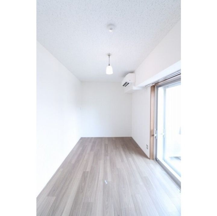 コンフォリア・リヴ森下MUTIOの居間