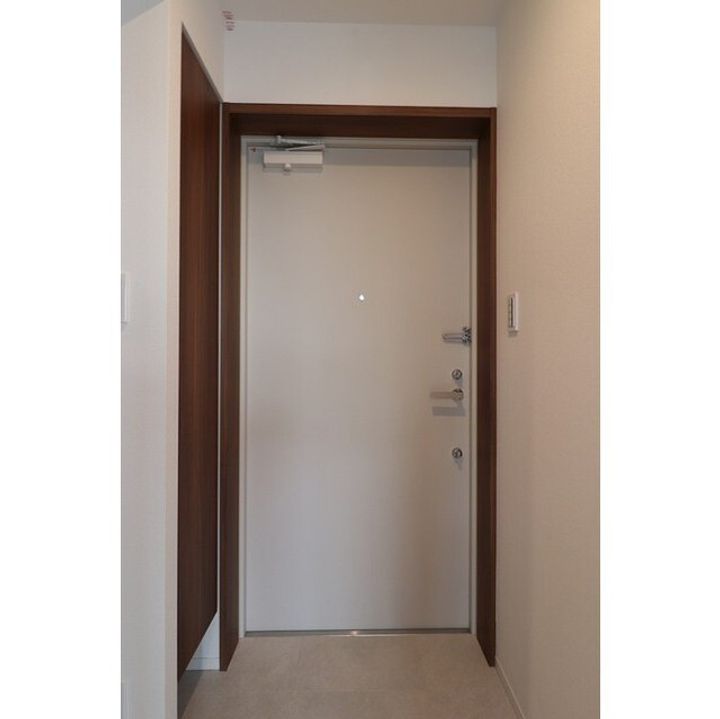 コンフォリア・リヴ森下MUTIOの玄関