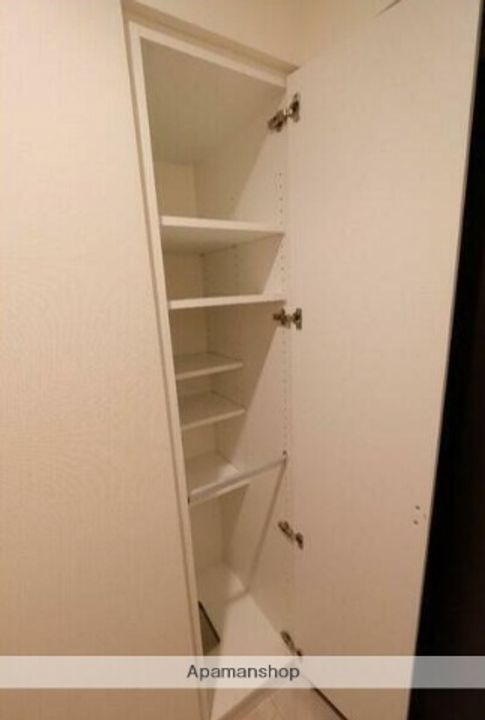 東京都北区神谷1丁目の賃貸マンションの玄関