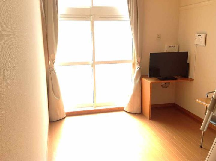 レオパレス三鷹深大寺の居間