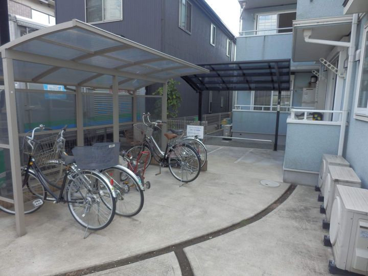 東京都狛江市中和泉5丁目の賃貸アパートの外観