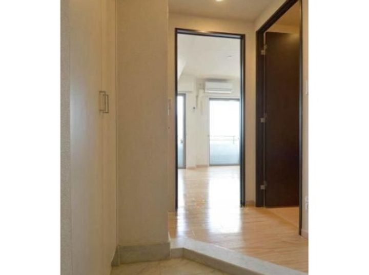 東京都渋谷区初台1丁目の賃貸マンションの玄関