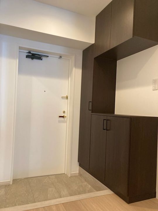 レジディア目白の玄関