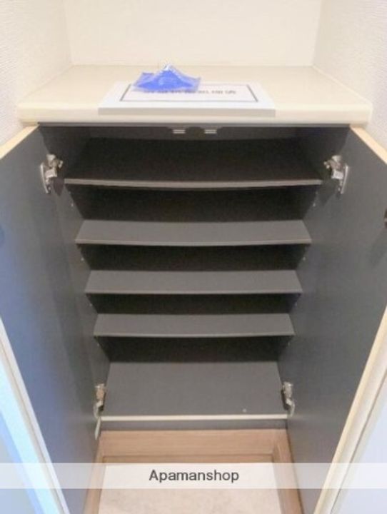 ウイックス・三鷹の玄関