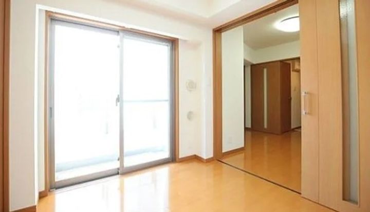 東京都台東区松が谷2丁目の賃貸マンションの居間