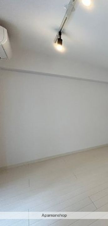 グランジット森下の居間
