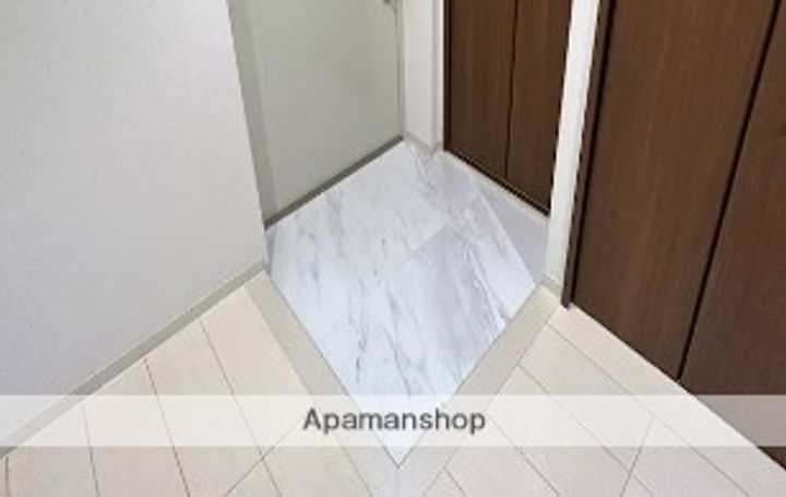 グランジット森下の玄関