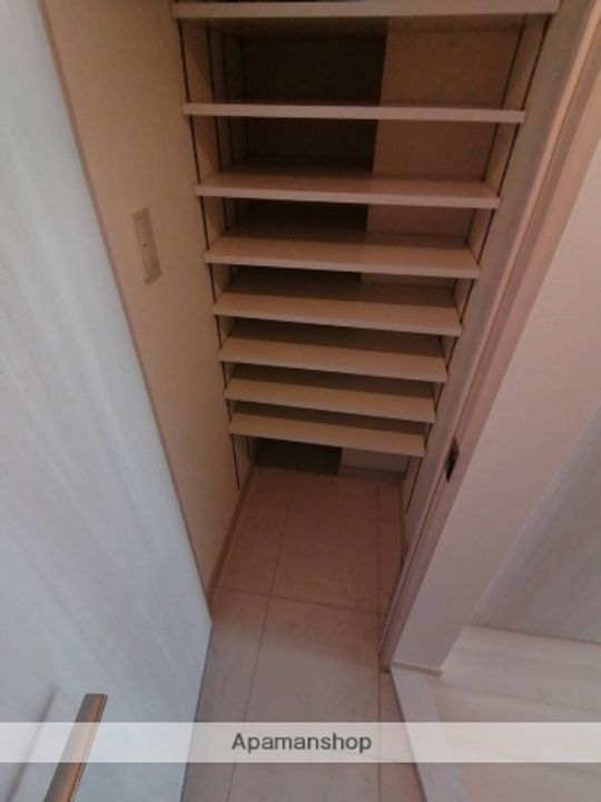 東京都台東区蔵前4丁目の賃貸マンションの玄関