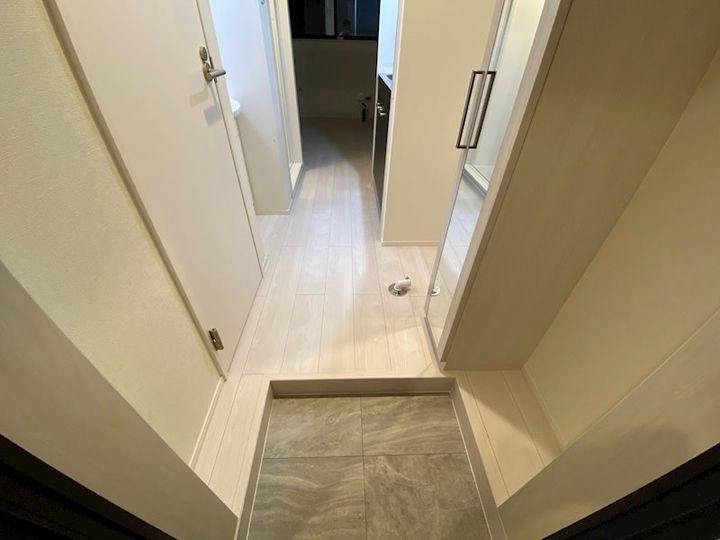 東京都江戸川区平井4丁目の賃貸アパートの玄関