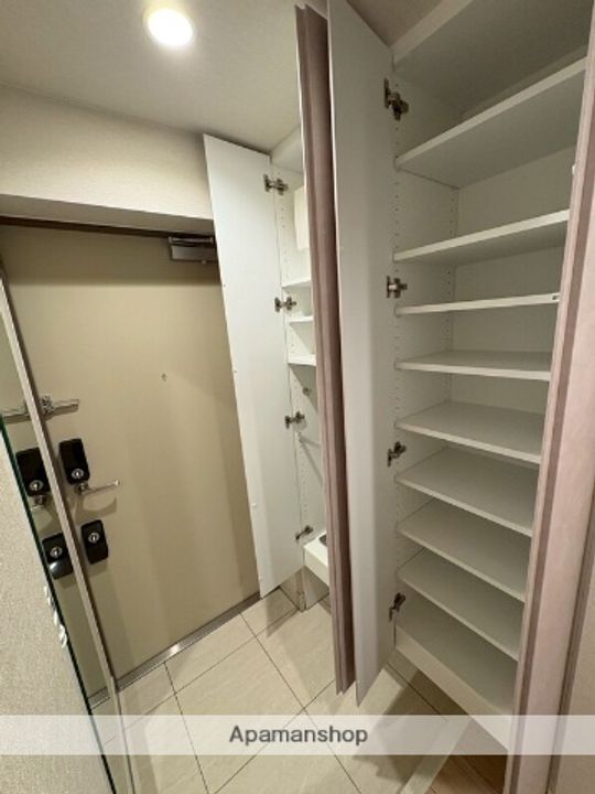 東京都墨田区立花6丁目の賃貸マンションの玄関