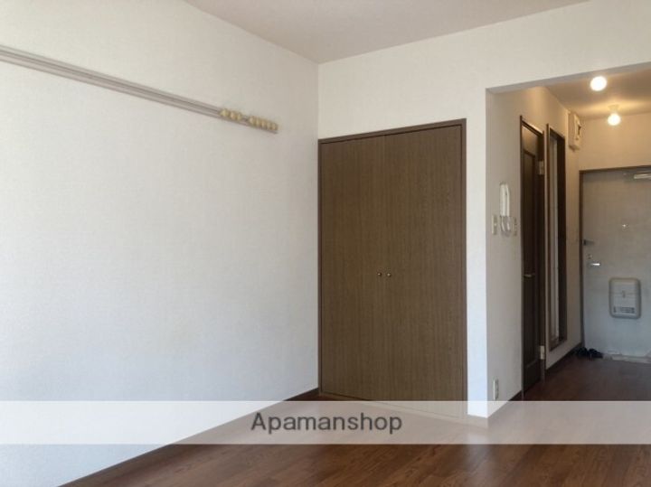 エステートS.Tの玄関