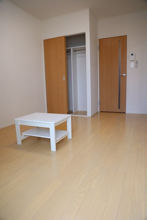 レオパレス川崎港町の居間