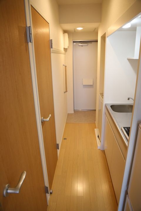 レオパレス川崎港町の玄関