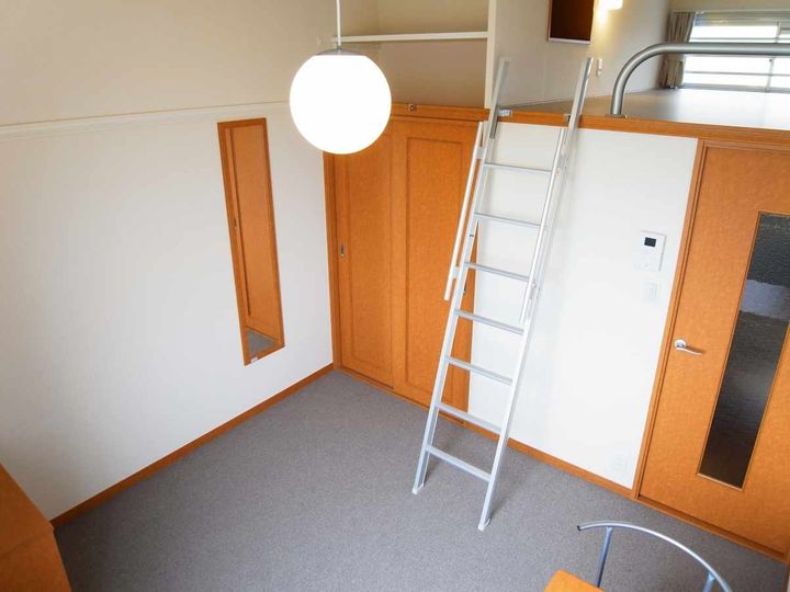 レオパレスクレール川崎の居間
