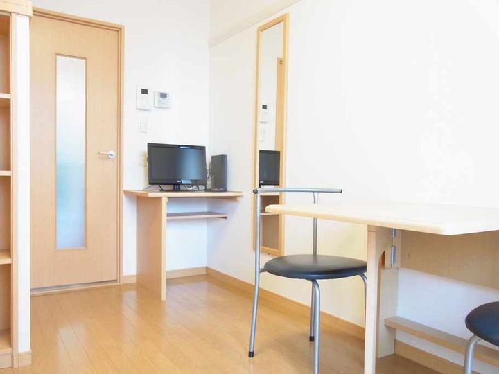 レオパレスサンヴィレッジ19の居間