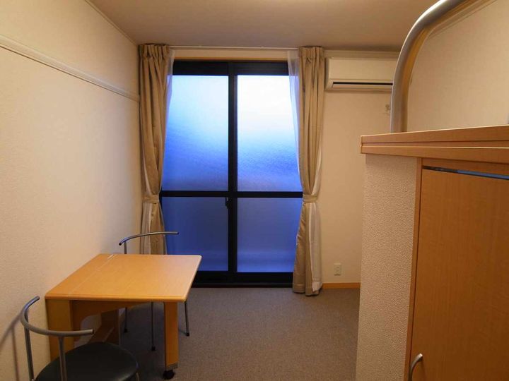 レオパレスサンヴィレッジ19の居間