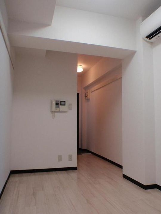 東京都港区赤坂7丁目の賃貸マンションの居間