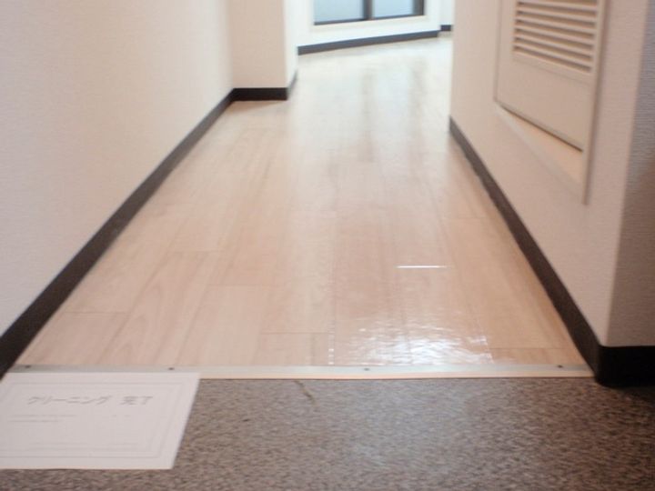 東京都港区赤坂7丁目の賃貸マンションの玄関