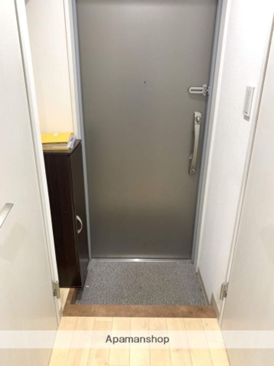 東京都品川区小山4丁目の賃貸マンションの玄関