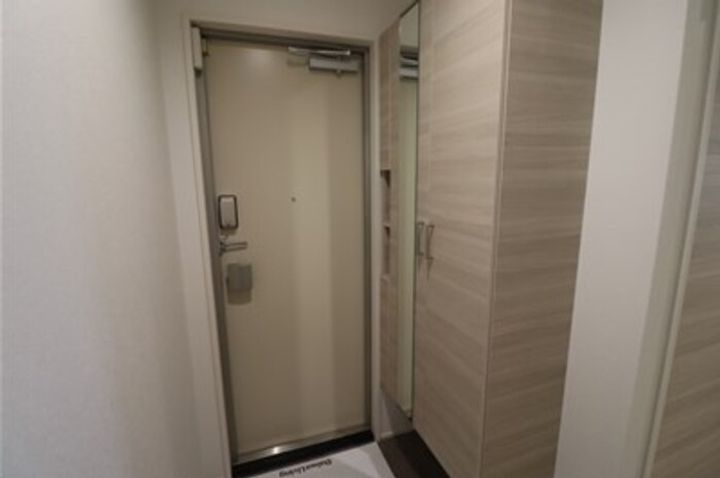 Skeyresidence塚越の玄関
