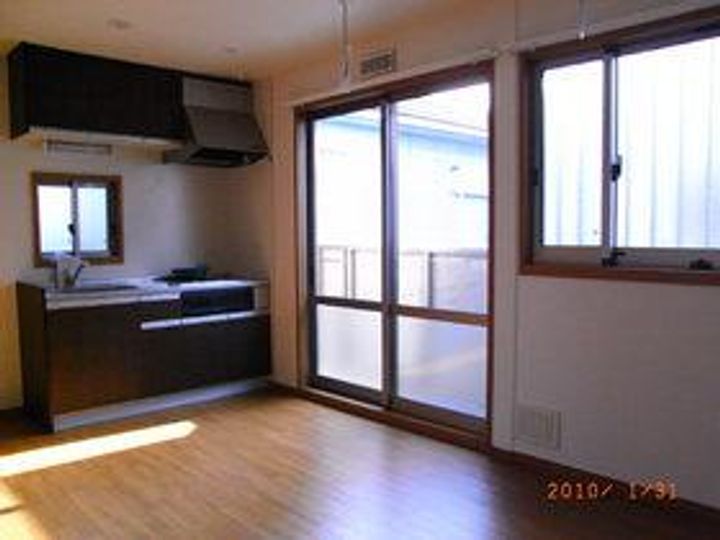 ミーアカーサ大和202号室の居間