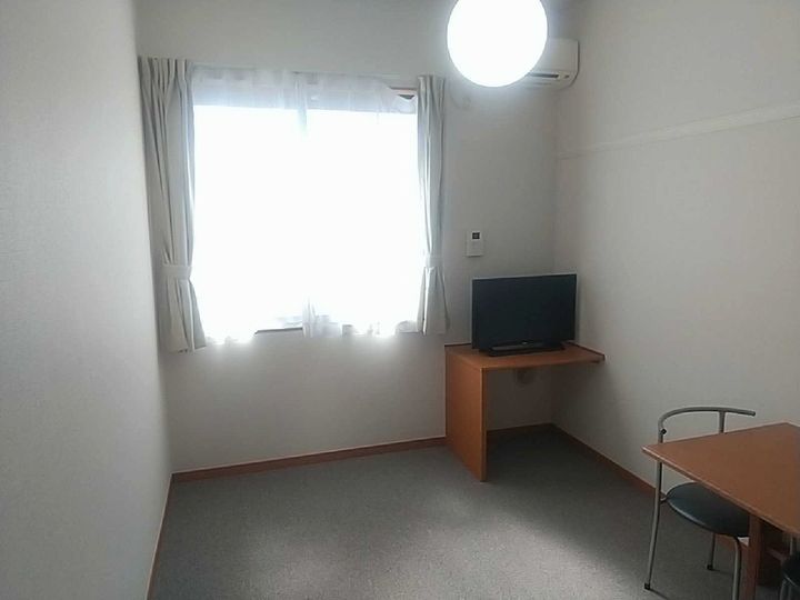 レオパレスハーモニー204の居間