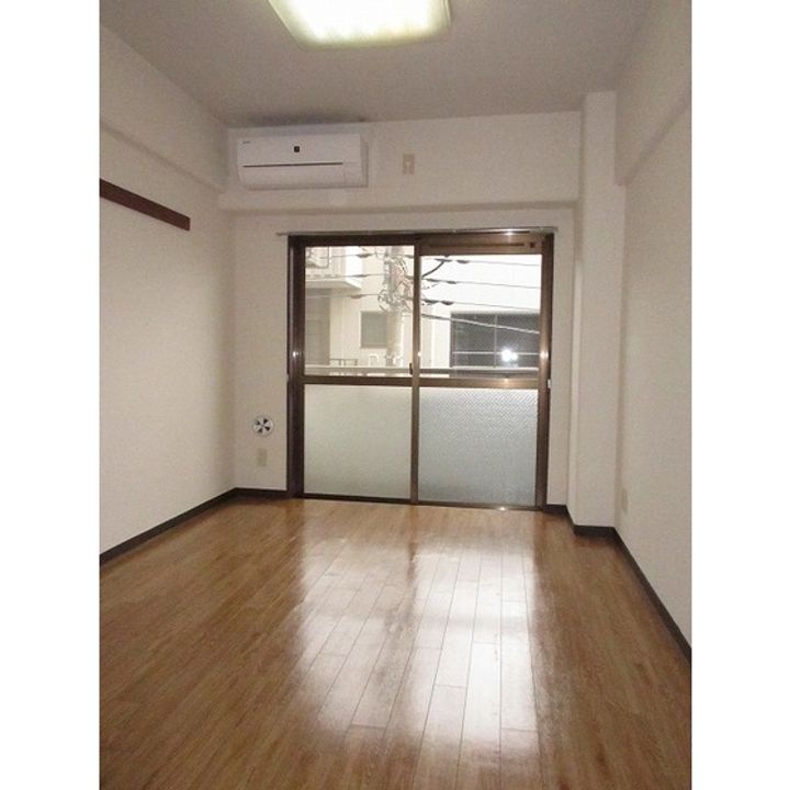 東京都東中市西府町2丁目の賃貸マンションの居間