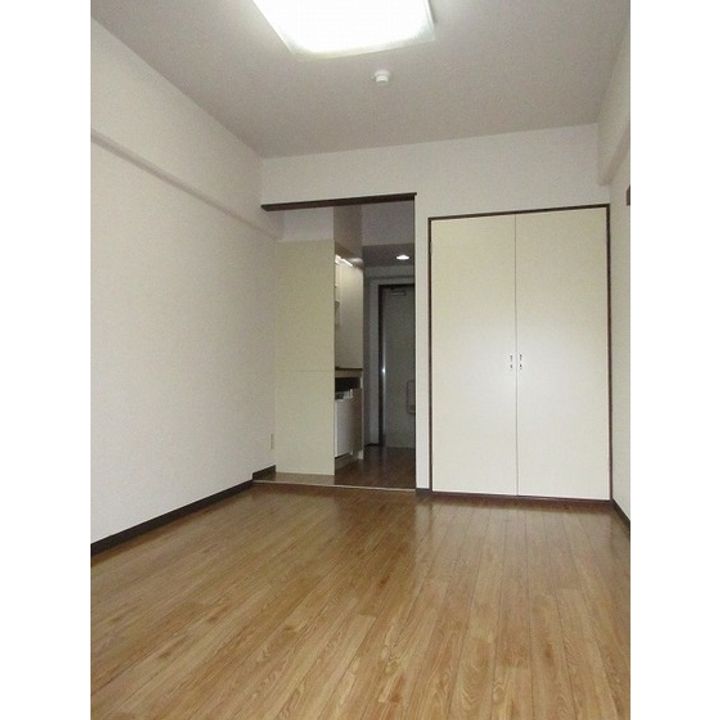 東京都東中市西府町2丁目の賃貸マンションの居間