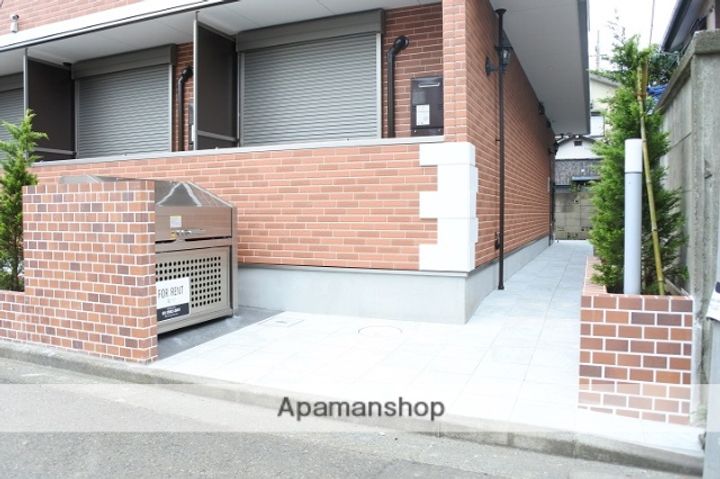 東京都調布市上石原1丁目の賃貸アパート301の外観