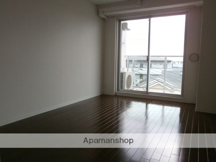 東京都調布市国領町4丁目の賃貸マンションの居間