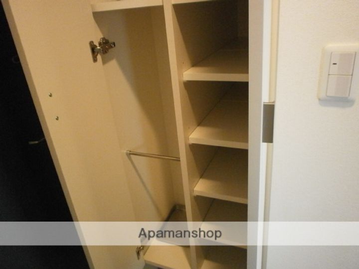 東京都調布市国領町4丁目の賃貸マンションの玄関