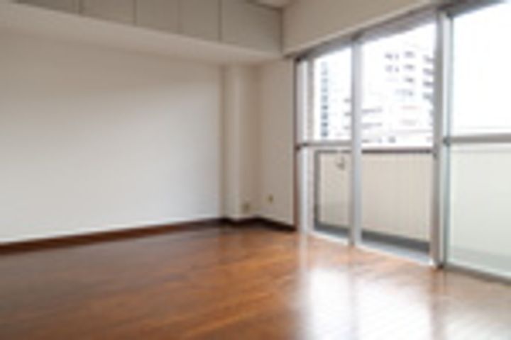 東京都稲城市東長沼の賃貸マンションの居間