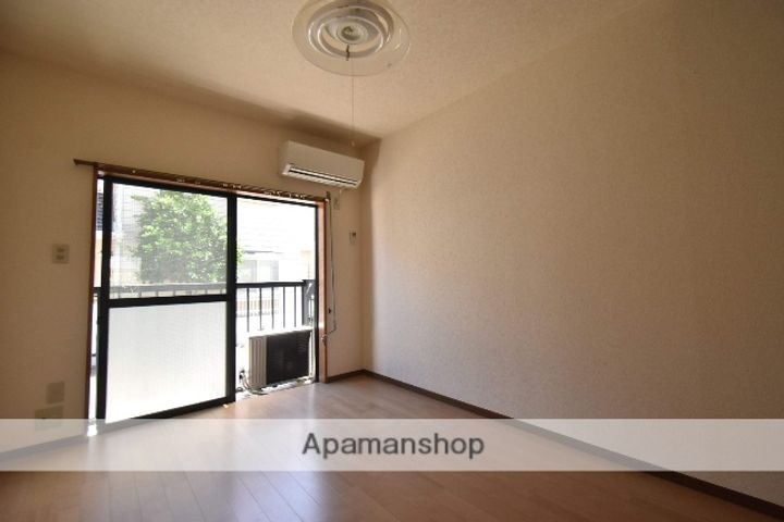 メゾン・ド・リブル102の居間