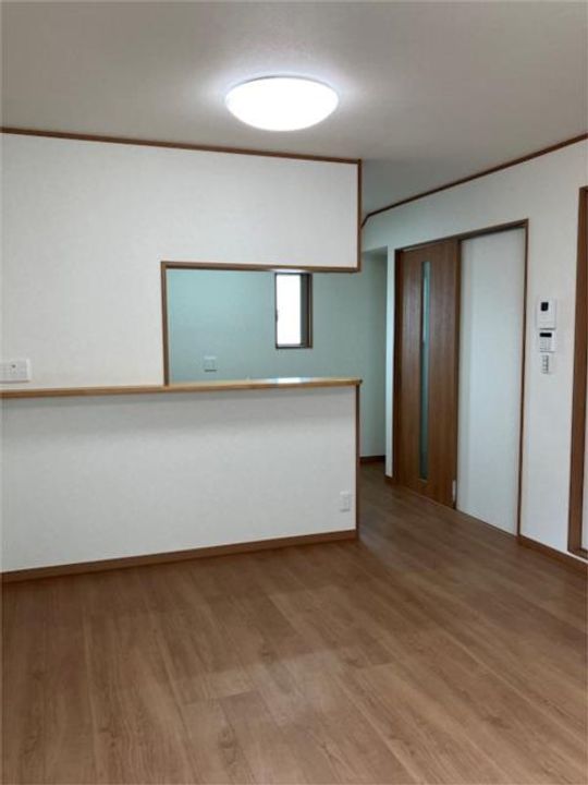 サンライズ登戸IIIの居間