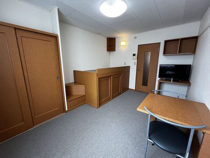 レオパレスグリーンリバー2の居間