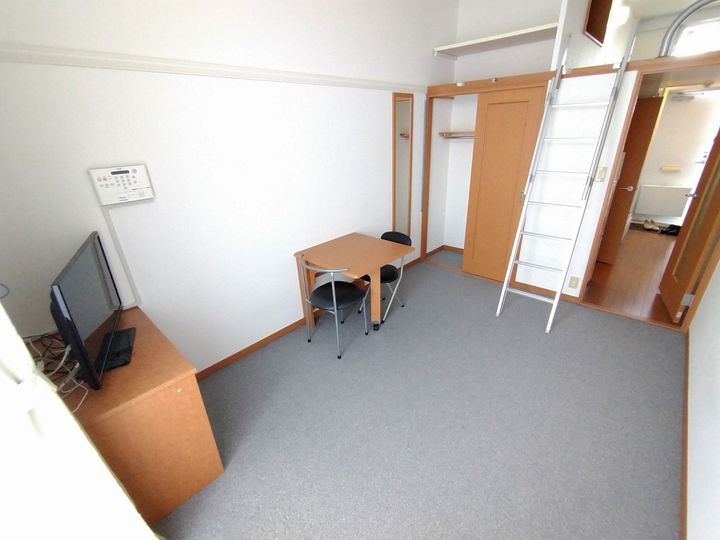 レオパレスヴィレッジの居間