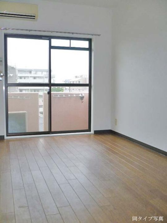 アーバン・ドヌールの居間