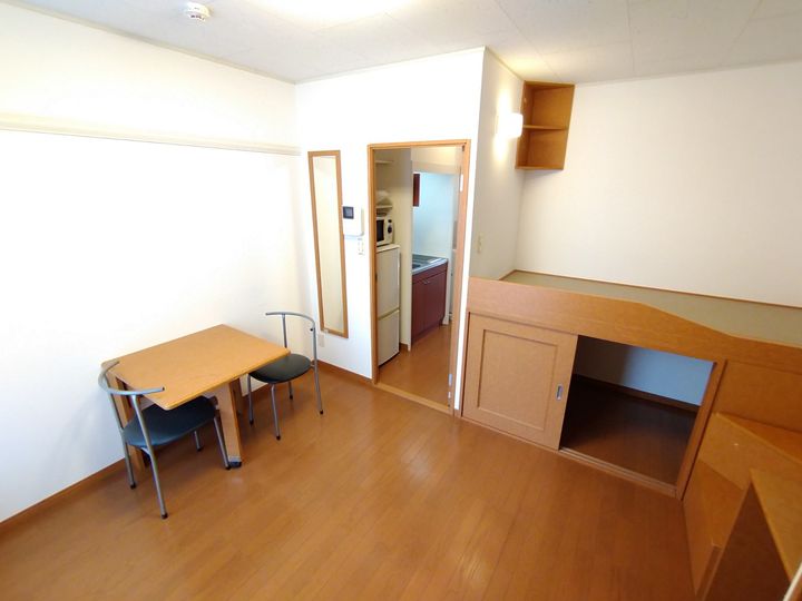 レオパレス南生田の居間