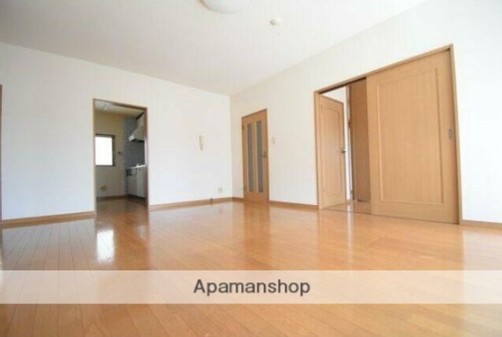 パインホームズ多摩川Ⅲの居間