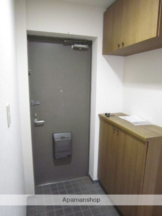 オクトス市ヶ尾1号棟の玄関