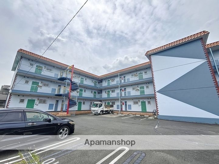 千草台谷本マンションの外観