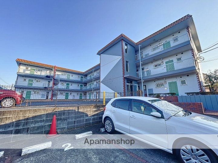 千草台谷本マンションの外観