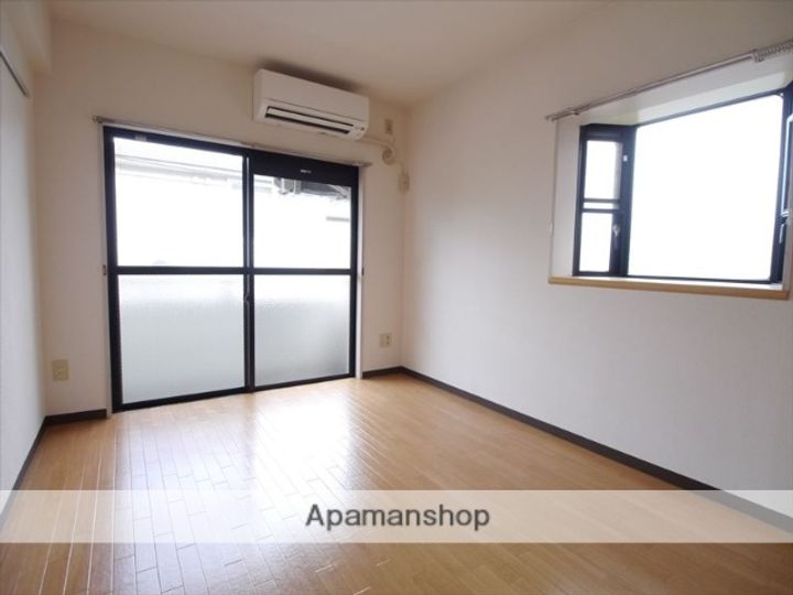 フレンドポート相模大野Ⅱ201の居間