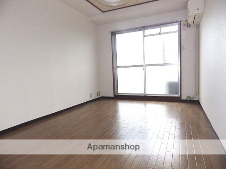 神奈川県相模原市南区大野台5丁目の賃貸マンションの居間